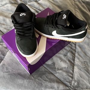 Brand new size 10 NIKE SB DUNK LOW PRO shoe black color way with gum sole.